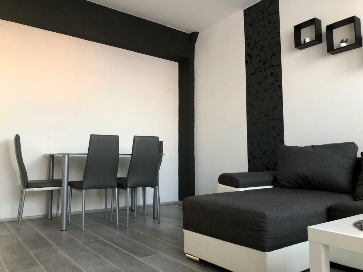 Dave Apartman Szeged Bagian luar foto